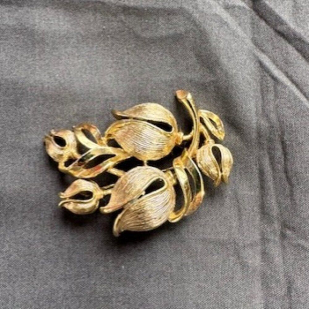 Vintage Lisner Brushed Gold Tone Branches & Leaves 2 x 1.5" Brooch Pin Signed